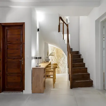 Monk Apartmán